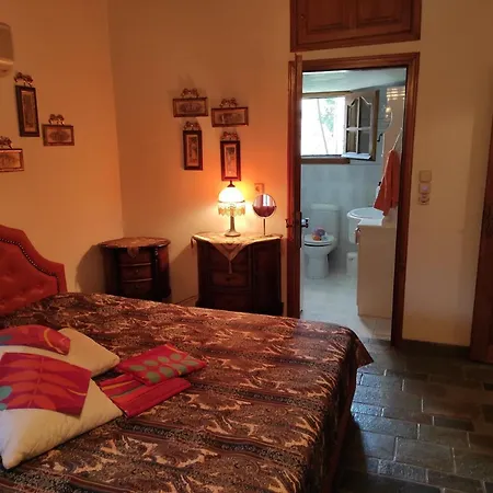Kotrwnas Family Traditional Seaview Holiday home *